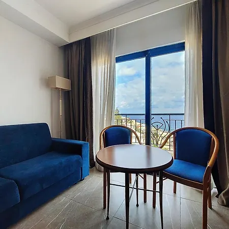 Vivaldi 4* Saint Julian's